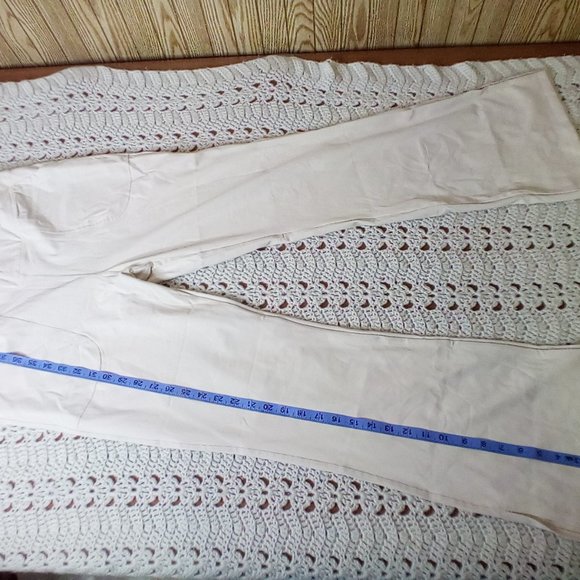 flex high rise leggings with pockets - Picture 3 of 6